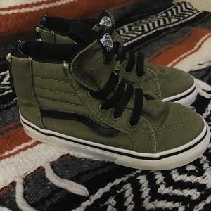 Kids Sk8-Hi Vans size 9